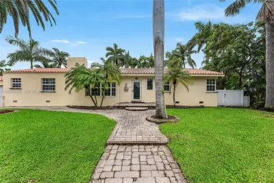 711 Tyler St, Hollywood: photo 1 of 33