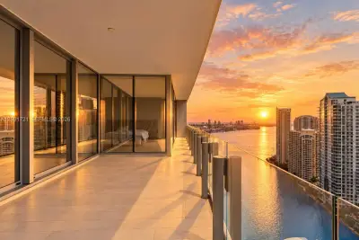 300 Biscayne Boulevard Way #3304C, Miami: photo 1 of 42