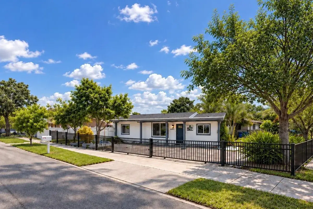 4401 SW 21st St, Fort Lauderdale: photo 1 of 19