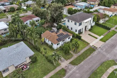 17401 NE 11th Ct, Miami: photo 1 of 47