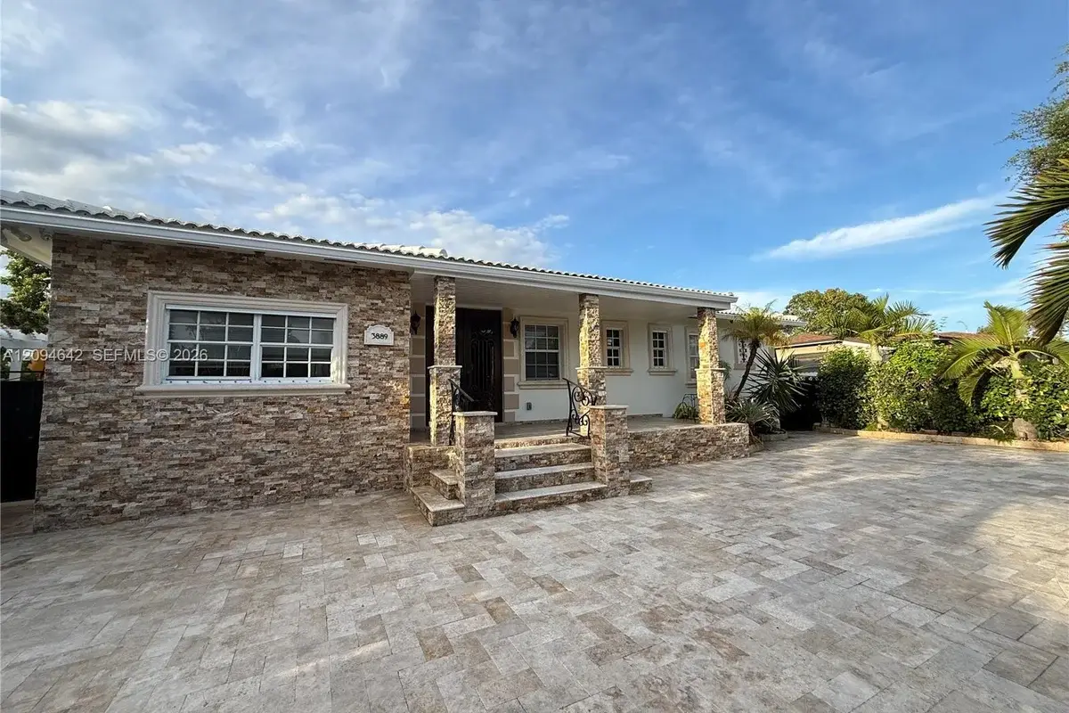 3889 NW 5th St, Miami: photo 1 of 22