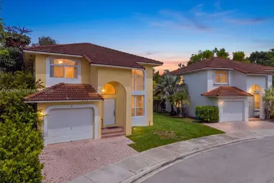 417 Kelly Ln, Weston: photo 1 of 38