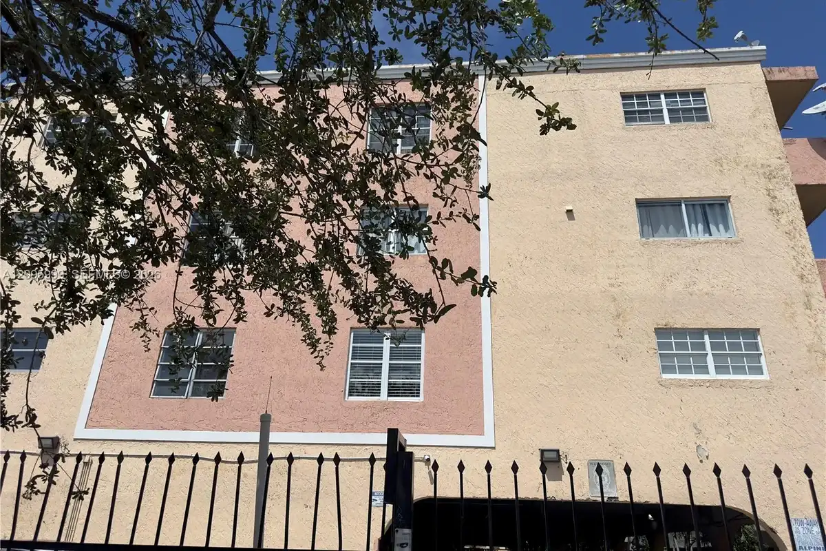 1055 W 77th St #311, Hialeah: photo 1 of 16