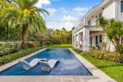 5602 SW 65th Ct, South Miami: photo 1 of 74