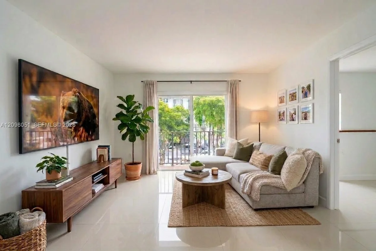 4709 NW 7th St #305-9, Miami: photo 1 of 22