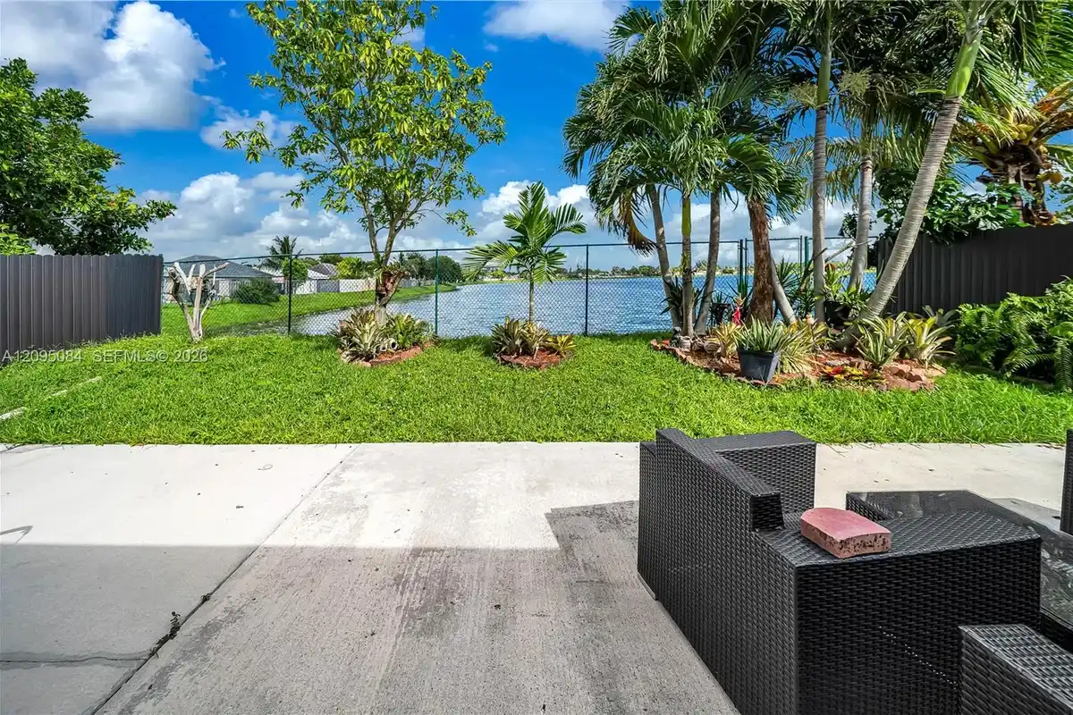 20273 NW 32nd Ave, Miami Gardens: photo 1 of 31