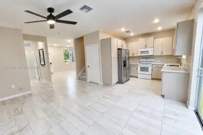 2419 SE 11th St, Homestead: photo 1 of 34