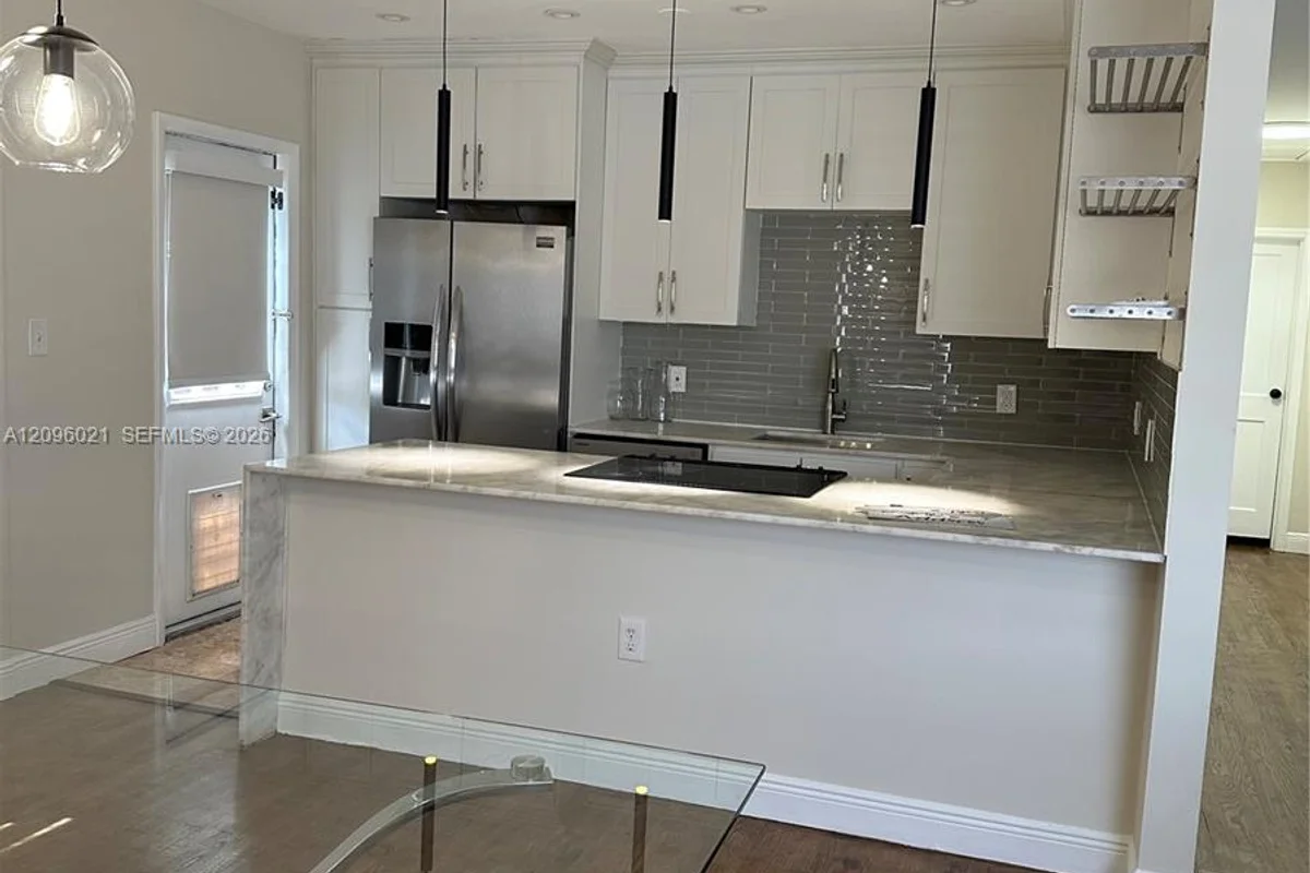 2775 SW 1st St #1, Miami: photo 1 of 37