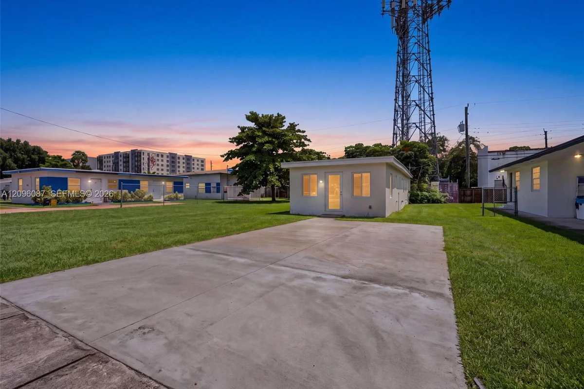 6136 Grant St, Hollywood: photo 1 of 30