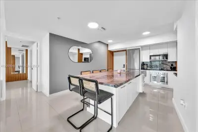 92 SW 3rd St #2802, Miami: photo 1 of 23
