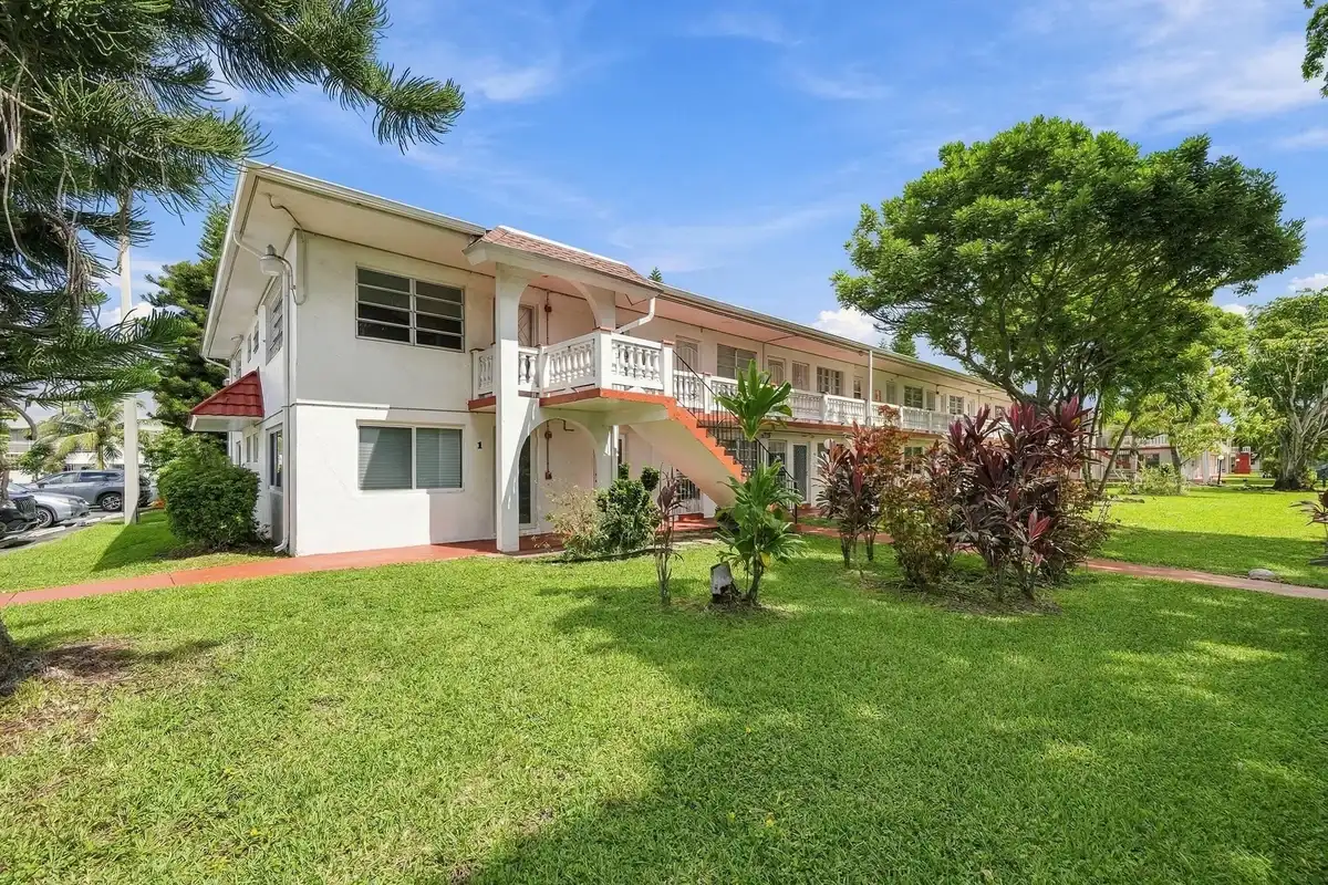 175 NE 203rd Ter #24, Miami: photo 1 of 27
