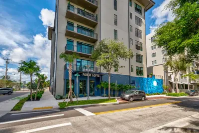 401 NW 1st Ave #706, Fort Lauderdale: photo 1 of 23