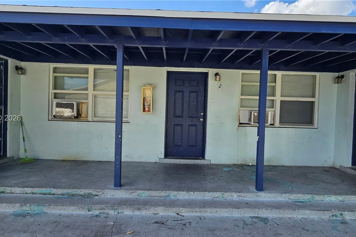 817 Grant St, West Palm Beach: photo 1 of 18