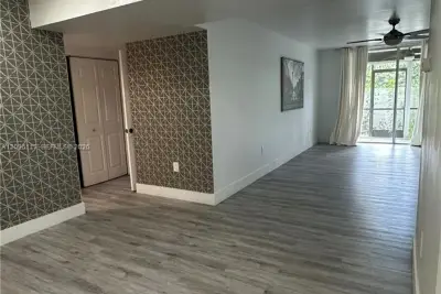 7100 NW 17 #111, Plantation: photo 1 of 13