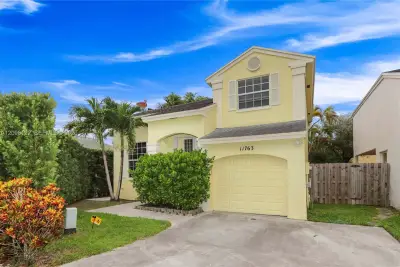 11763 SW 102nd St, Miami: photo 1 of 27