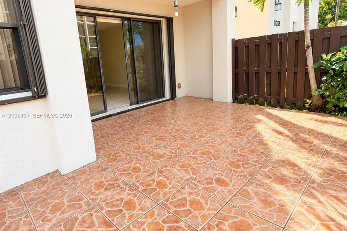 10135 NW 9th St Cir #5-106, Miami: photo 1 of 14