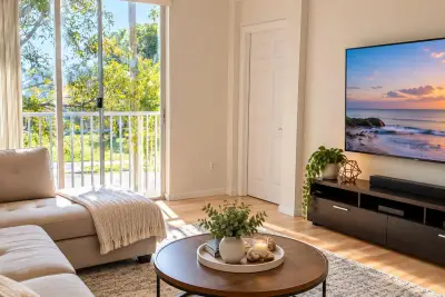 1977 Marsh Harbor Dr #402, Riviera Beach: photo 1 of 10