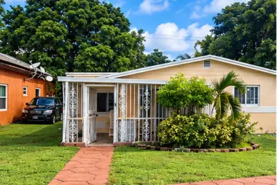 4301 SW 28th St, West Park: photo 1 of 12