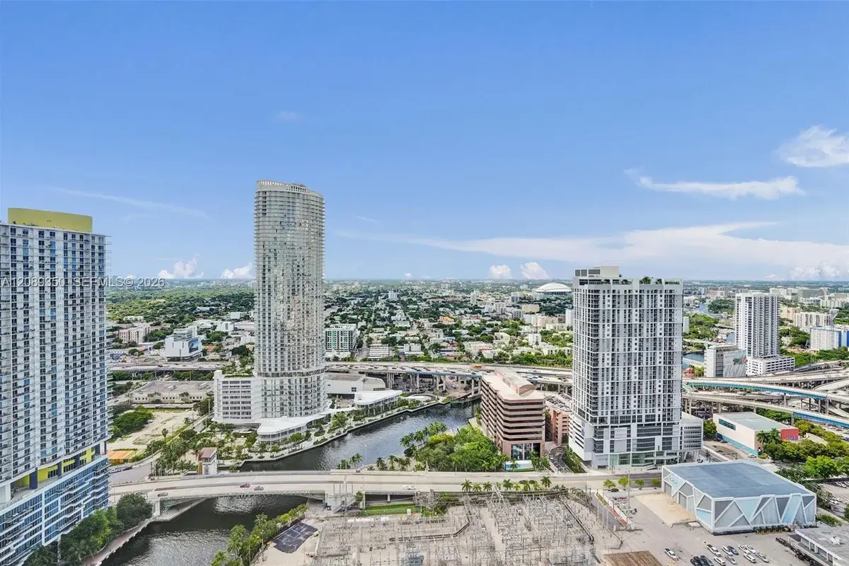 92 SW 3rd St #4109, Miami: photo 1 of 35