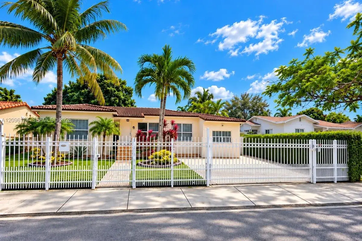 3884 NW 2nd St #1, Miami: photo 1 of 14