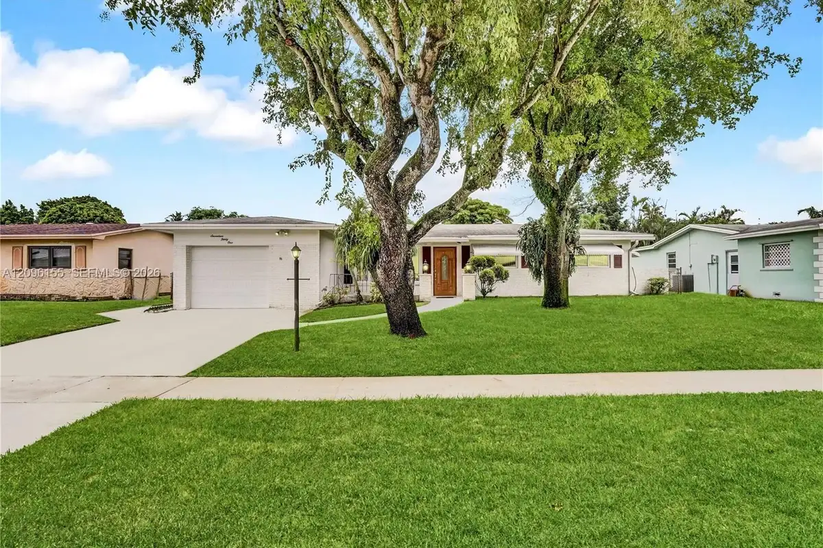 1731 NW 86th Ave, Pembroke Pines: photo 1 of 36