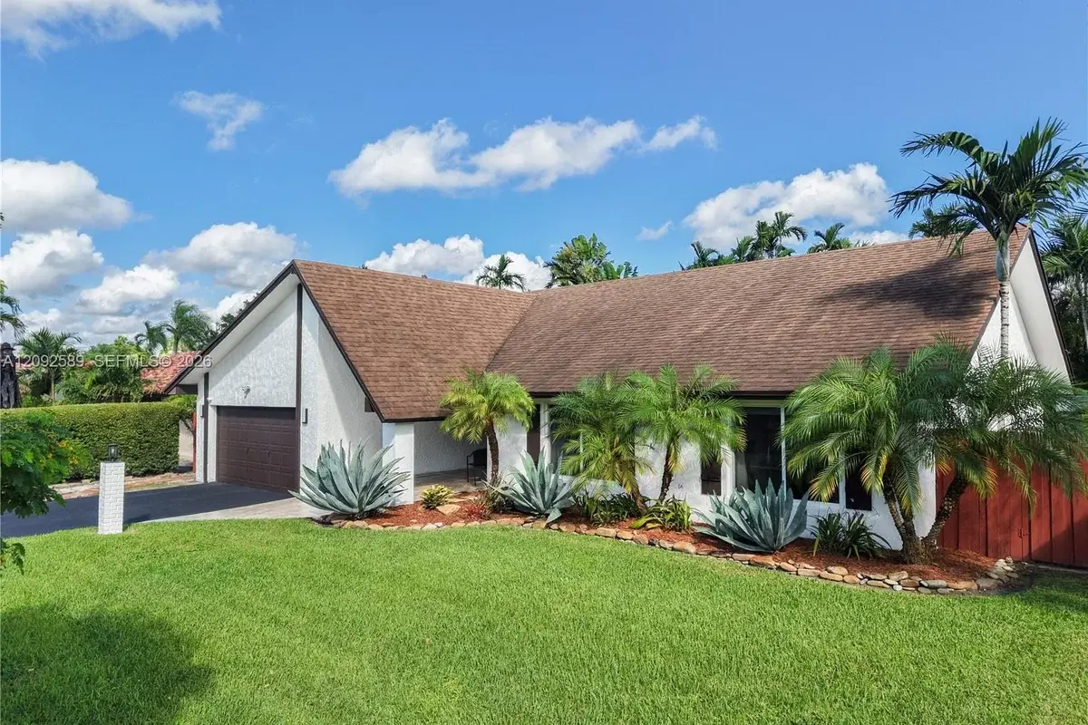 13271 SW 98th St, Miami: photo 1 of 24