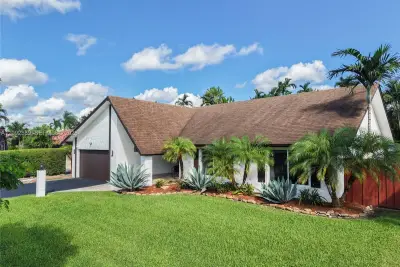 13271 SW 98th St, Miami: photo 1 of 24