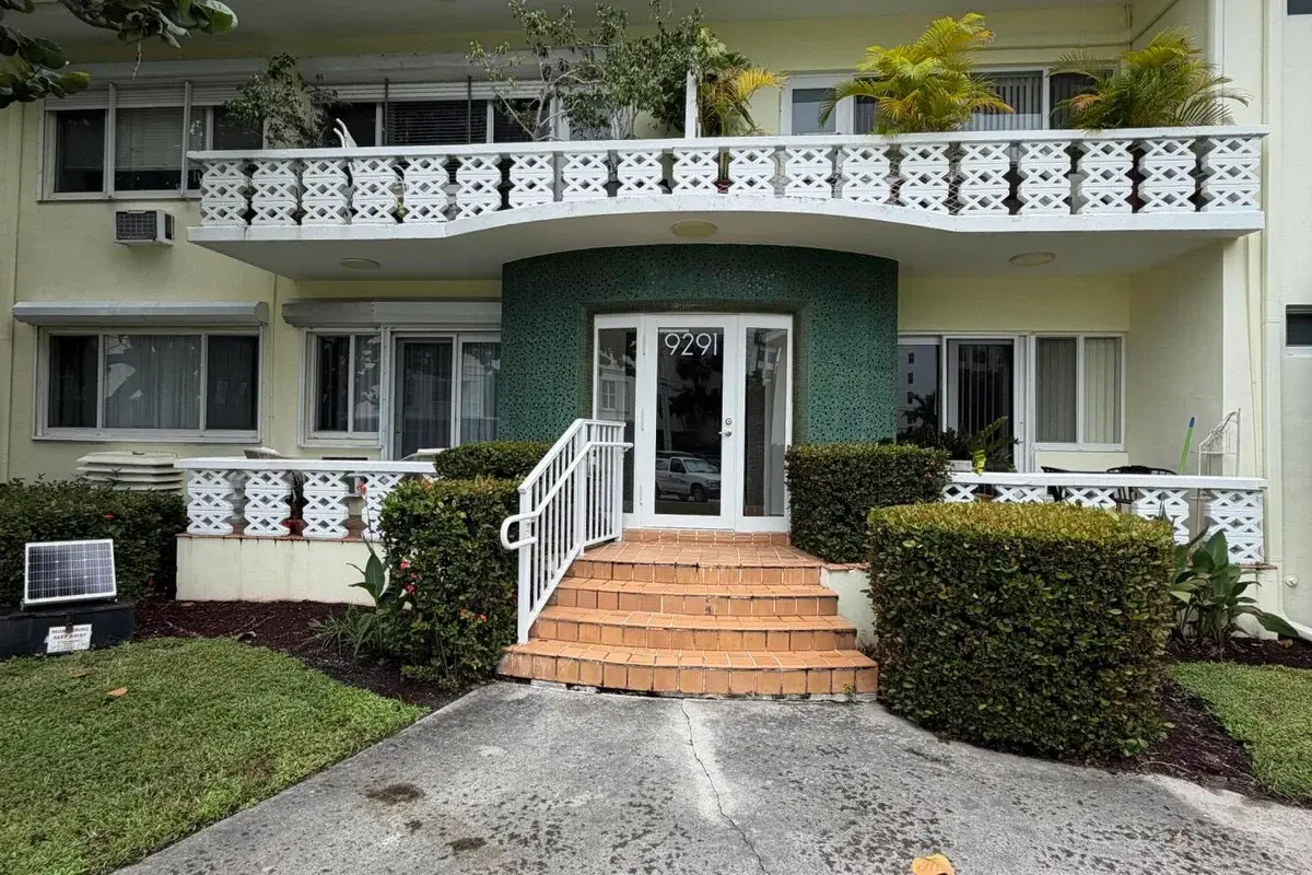 9291 W Bay Harbor Dr #8, Bay Harbor Islands: photo 1 of 10