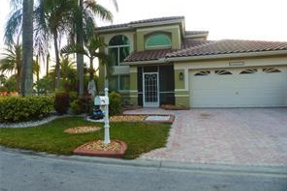 2608 NW 79th Ave, Margate: photo 1 of 30
