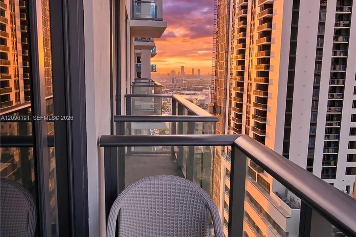 11 NE 6th St #2103, Miami: photo 1 of 24