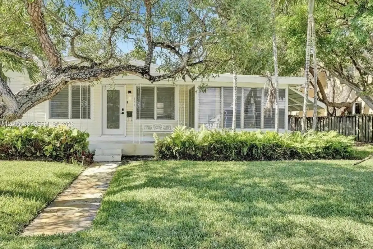 814 SE 14th St, Fort Lauderdale: photo 1 of 9