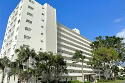 2555 NE 11th St #710, Fort Lauderdale: photo 1 of 27