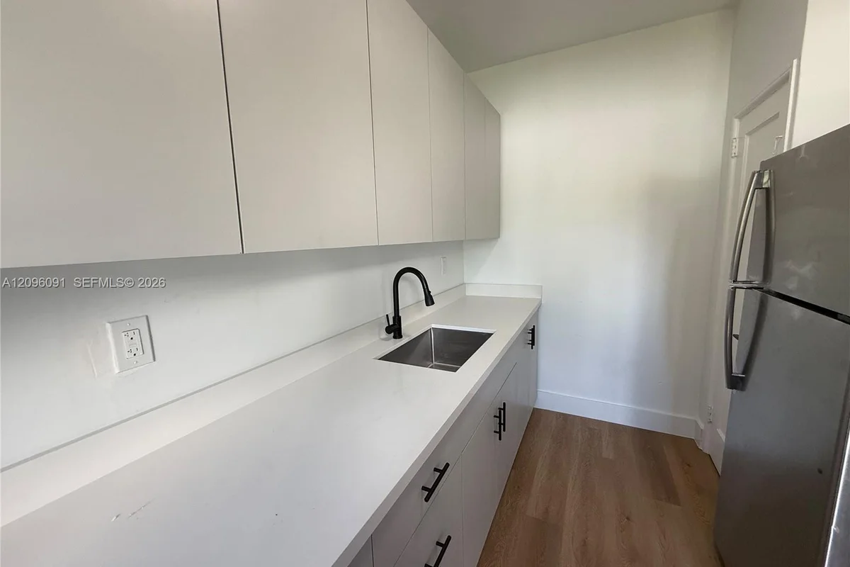 539 NE 82nd Ter #5, Miami: photo 1 of 21