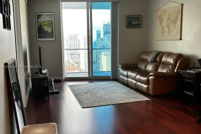 185 SW 7th St #3707, Miami: photo 1 of 18