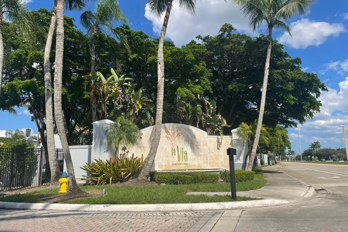 165 NW 96th Ter #3-207, Pembroke Pines: photo 1 of 39