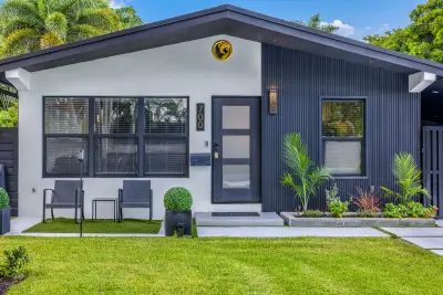 700 NE 16th Ct, Fort Lauderdale: photo 1 of 50
