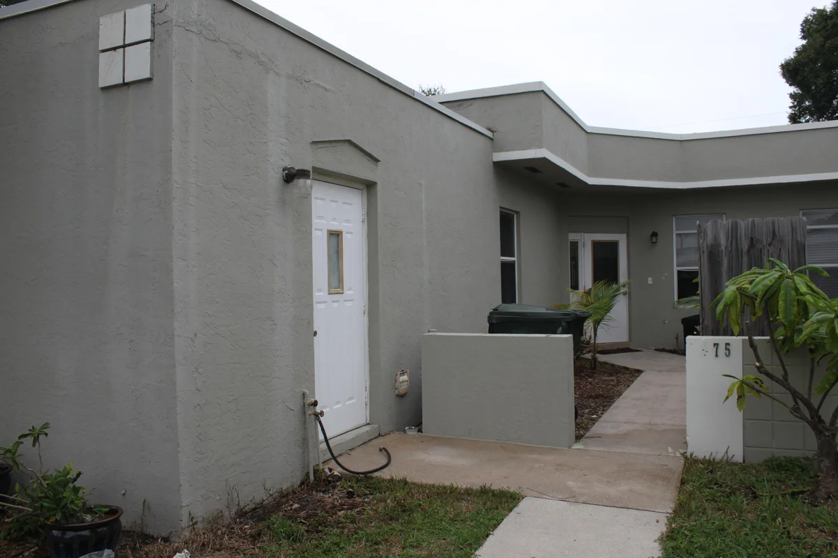 675 Ipswich St, Boca Raton: photo 1 of 24