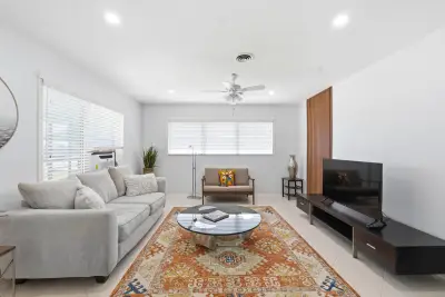 23 NE 19th Ave, Pompano Beach: photo 1 of 16