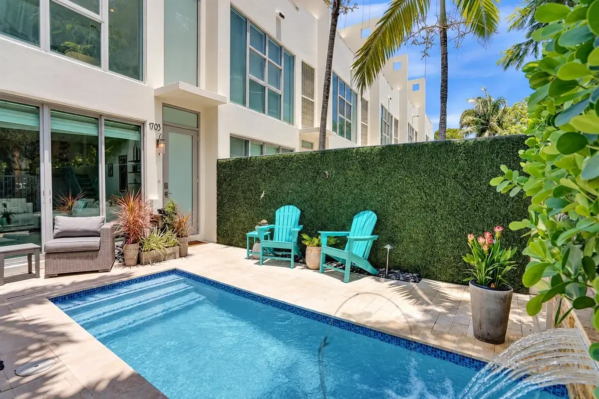 1703 NE 5th Ct, Fort Lauderdale: photo 1 of 29