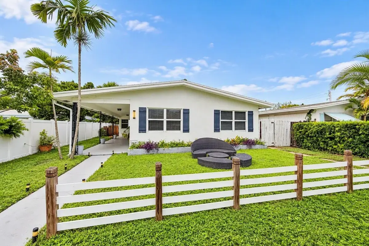 131 NE 19th Ave #1-3, Pompano Beach: photo 1 of 15