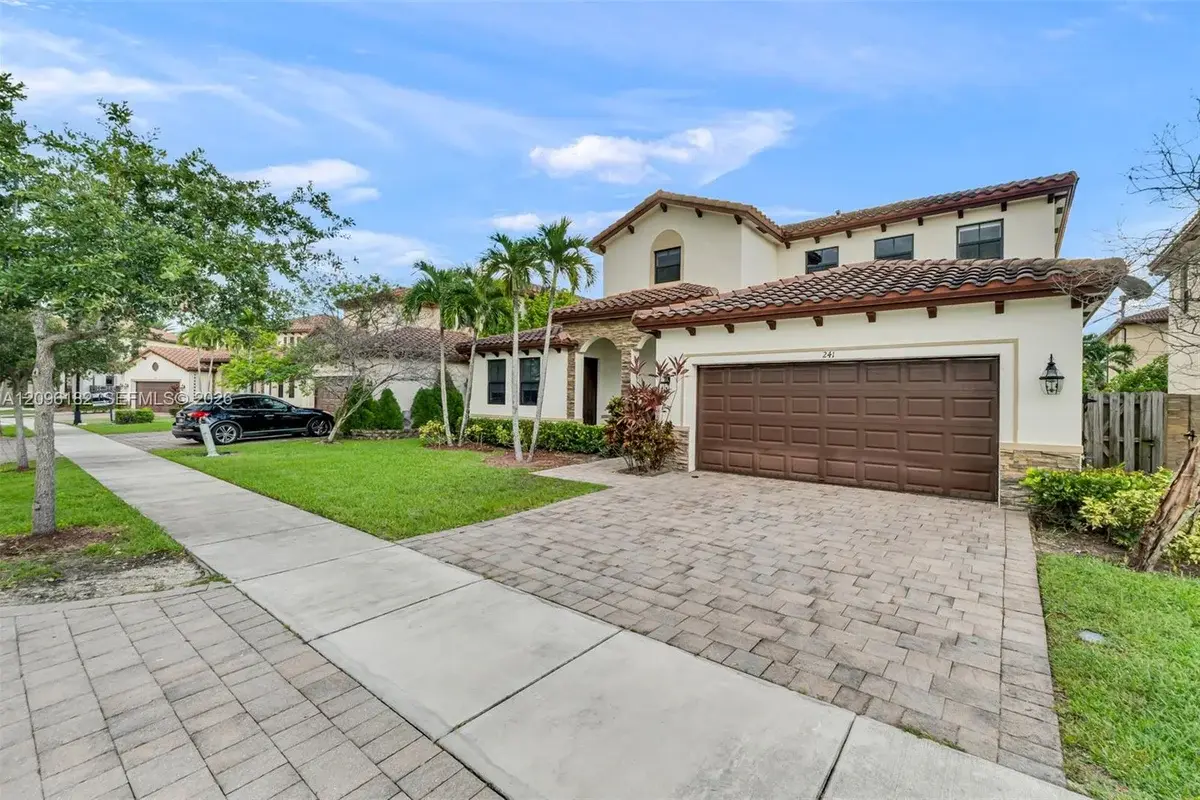 241 SE 35th Ave, Homestead: photo 1 of 63