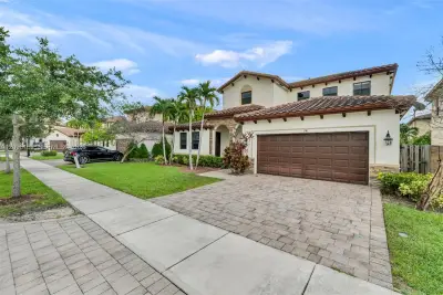 241 SE 35th Ave, Homestead: photo 1 of 63