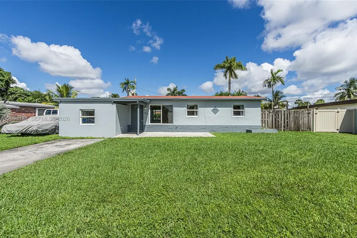 6201 NW 9th Ct, Margate: photo 1 of 36