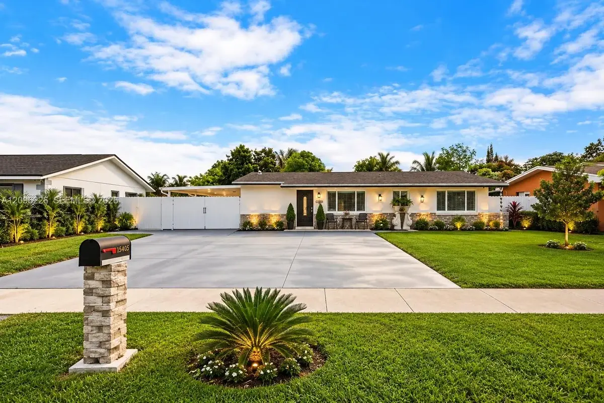 15405 SW 104th Ave, Miami: photo 1 of 36