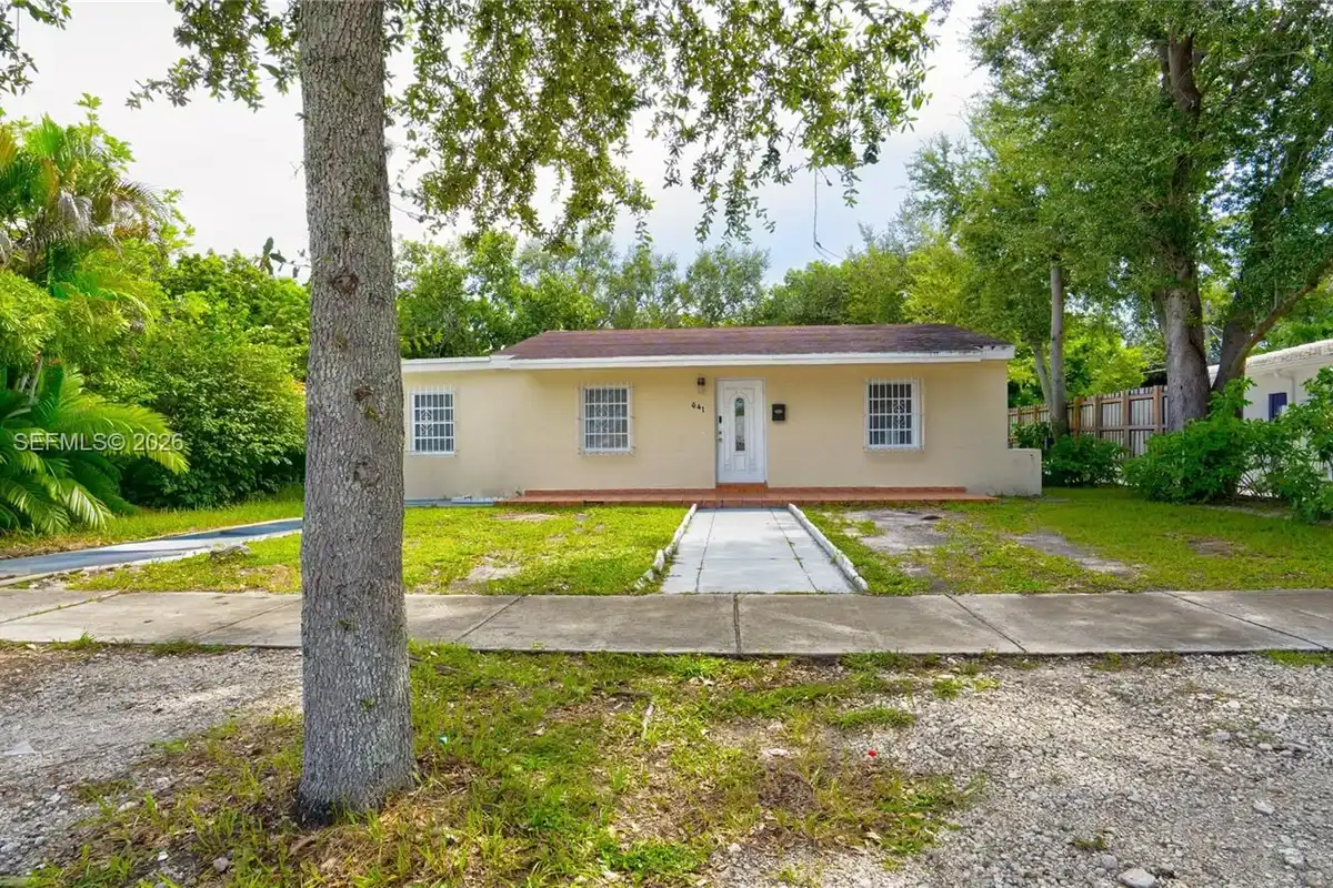 641 SW 62nd Ave, Miami: photo 1 of 25