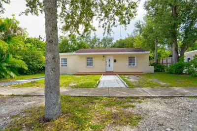 641 SW 62nd Ave, Miami: photo 1 of 25