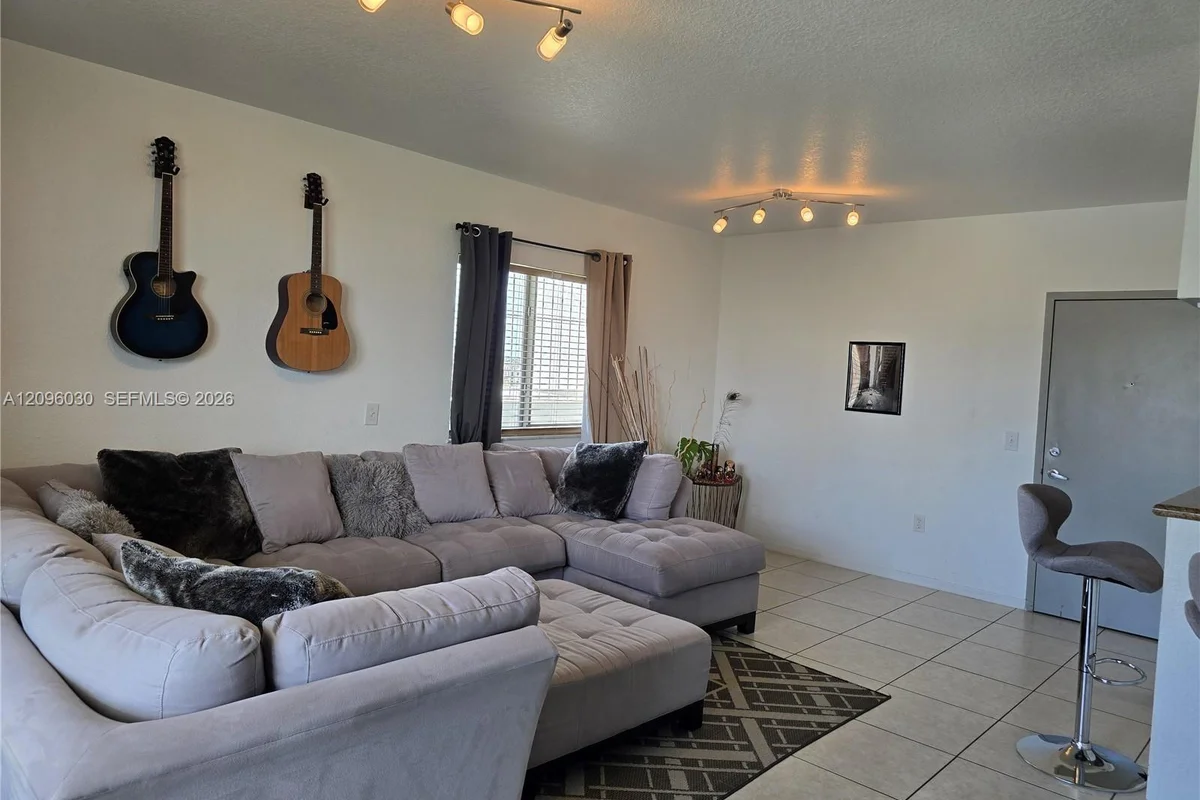 36 NW 6th Ave #709, Miami: photo 1 of 43