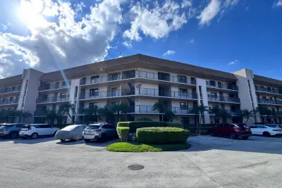10207 Sunrise Lakes Blvd #407, Sunrise: photo 1 of 35