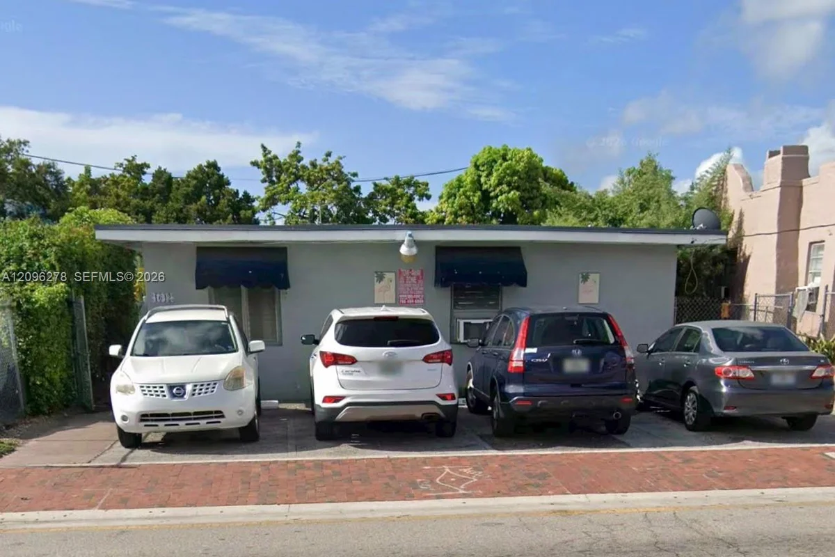1642 SW 7th St #5, Miami: photo 1 of 5