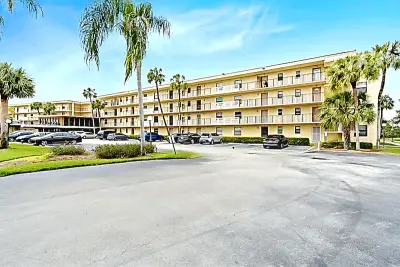 9355 SW 8th St #212, Boca Raton: photo 1 of 19
